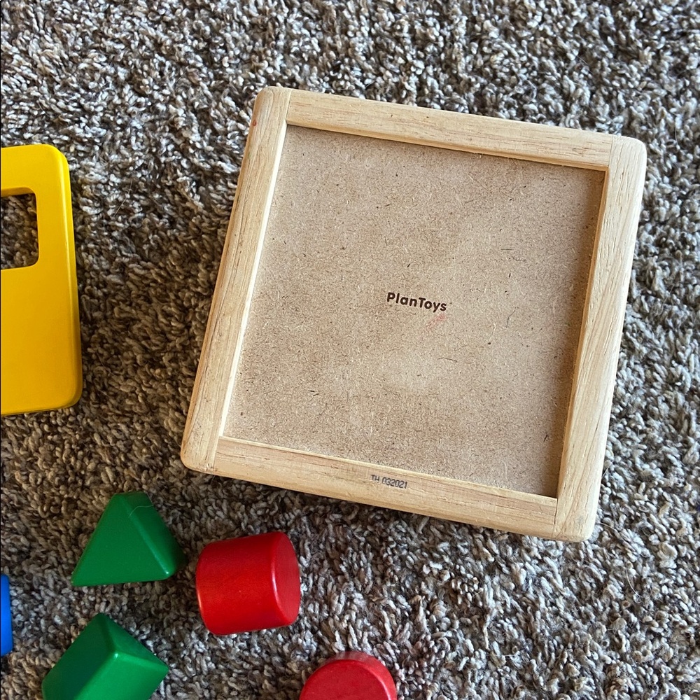 Plan Toys wood shape sorter - Picture 3 of 5